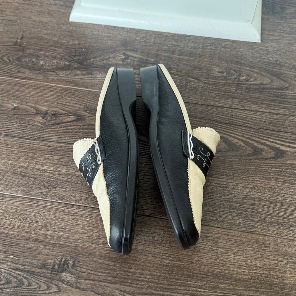 Brighton Black and Cream Leather Slip-On Mules with Decorative Band 8.5 - Picture 9 of 12